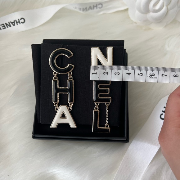 SOLD CHA-NEL earrings - Picture 4 of 6